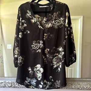 Black floral top 1X